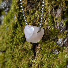 Ladda upp bild till gallerivisning, Petalite heart pendant
