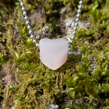 Ladda upp bild till gallerivisning, Petalite heart pendant
