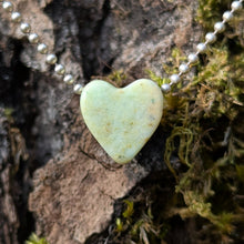 Ladda upp bild till gallerivisning, Chrysoprase heart pendant
