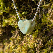Ladda upp bild till gallerivisning, Chrysoprase heart pendant

