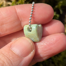 Ladda upp bild till gallerivisning, Chrysoprase heart pendant
