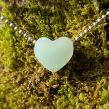 Ladda upp bild till gallerivisning, Chrysoprase heart pendant
