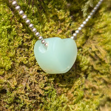 Ladda upp bild till gallerivisning, Chrysoprase heart pendant
