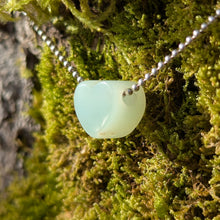 Ladda upp bild till gallerivisning, Chrysoprase heart pendant

