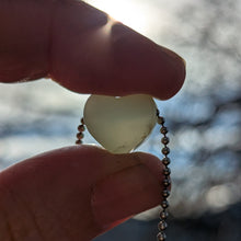 Ladda upp bild till gallerivisning, Chrysoprase heart pendant
