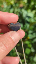 Laden und Abspielen von Videos im Galerie-Viewer, Agni Manitite heart pendant
