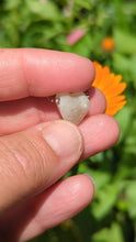 Indlæs og afspil video i gallerivisning Libyan Desert Glass tiny heart pendant
