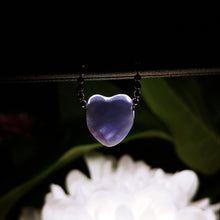 Indlæs billede til gallerivisning Hackmanite tiny heart pendant
