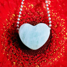 Lade das Bild in den Galerie-Viewer, Aquamarine heart pendant #2
