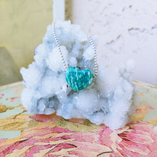 Charger l&#39;image dans la galerie, Chalcedony stalactite cluster
