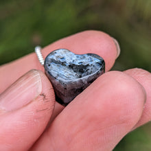 Indlæs billede til gallerivisning Larvikite heart pendant
