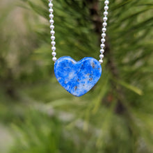 Lade das Bild in den Galerie-Viewer, Lapis Lazuli heart pendant #1

