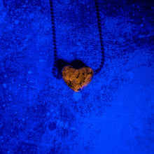 Ladda upp bild till gallerivisning, Greenland Hackmanite heart pendant
