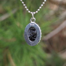 Indlæs billede til gallerivisning Nuummite with magnetic Pyrrhotite inclusions in 925 silver

