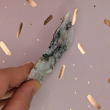 Ladda upp bild till gallerivisning, Greenland sparkly Albite with Aegirine, Analcime, Arfvedsonite and Chkalovite raw mineral specimen
