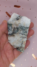 Laden und Abspielen von Videos im Galerie-Viewer, Greenland sparkly Albite with Aegirine, Analcime, Arfvedsonite and Chkalovite raw mineral specimen
