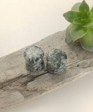 Load image into Gallery viewer, 7/16&quot; Beach stone plugs
