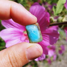 Indlæs billede til gallerivisning Blue Peruvian Opal cushion cabochon
